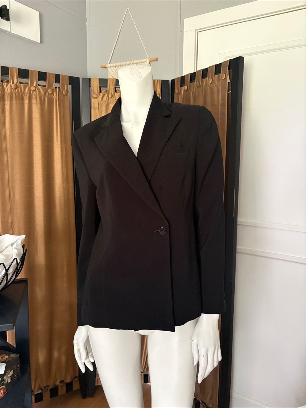 Women's Black Single-Button Blazer - Tailored Workwear from Guy Laroche Paris